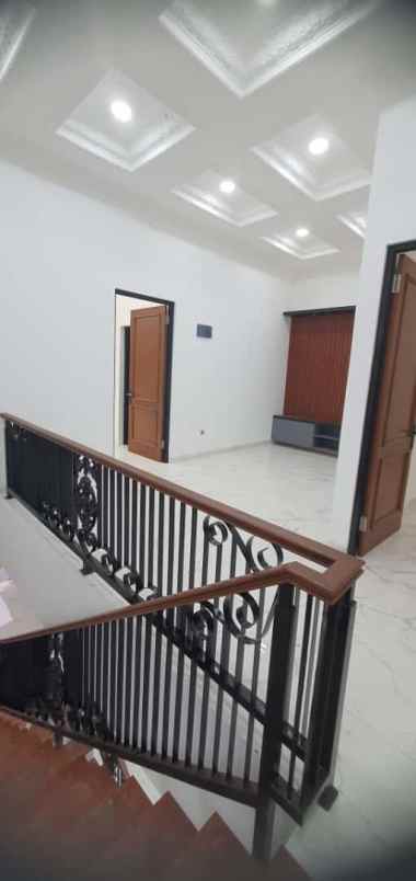 dijual rumah sentul city