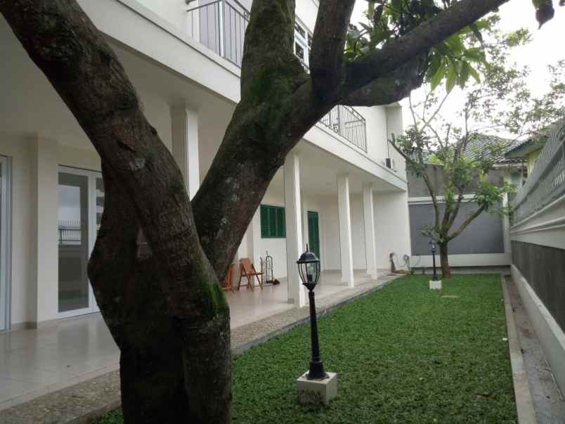 dijual rumah sentul city