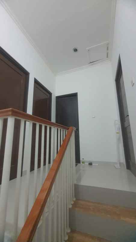 dijual rumah serua ciputat tangerang