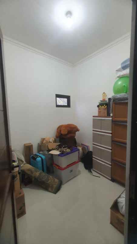 dijual rumah serua ciputat tangerang