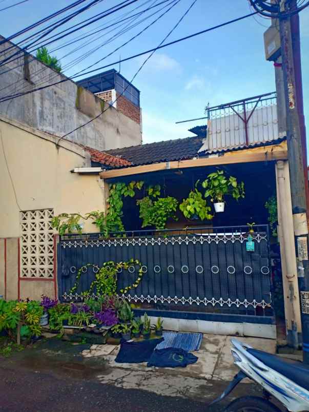 dijual rumah siap huni di komplek cipageran