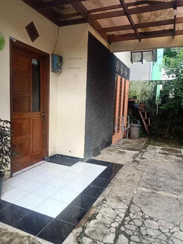 dijual rumah songgokerto