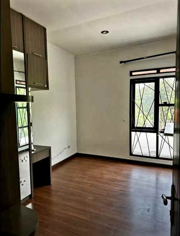 dijual rumah strategis di arcamanik kota bandung