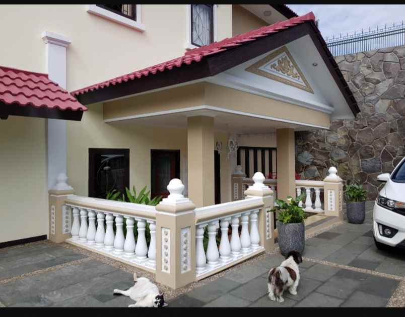 dijual rumah sultan di lembang mewah luas private pool