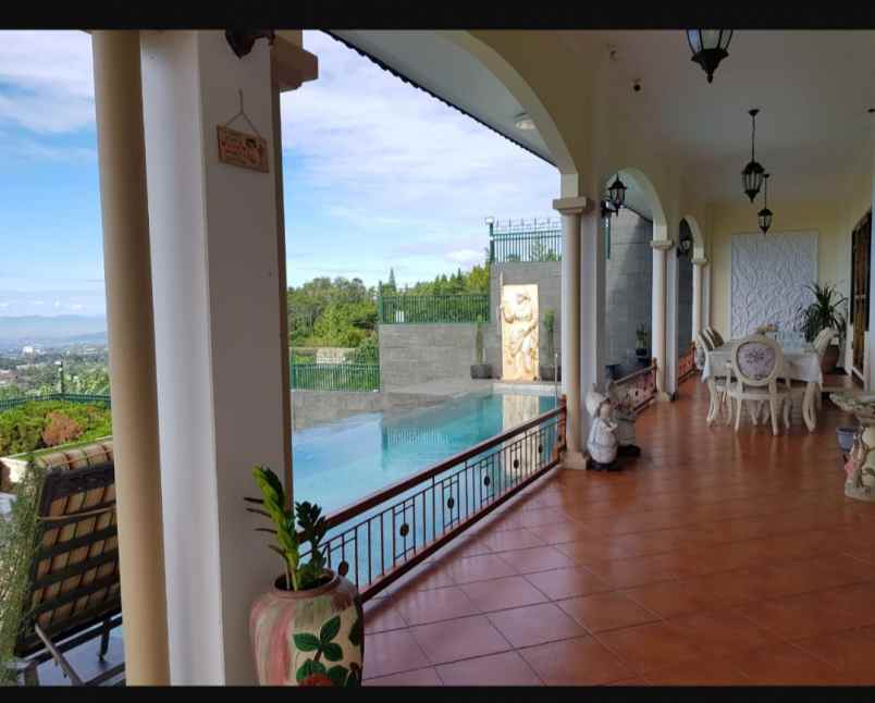 dijual rumah sultan di lembang mewah luas private pool