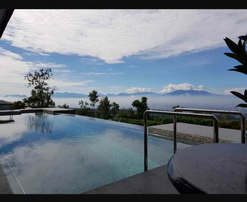 dijual rumah sultan di lembang mewah luas private pool