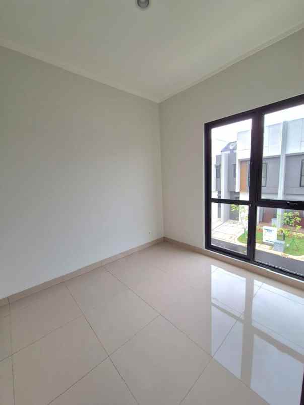 dijual rumah summarecon crown gading