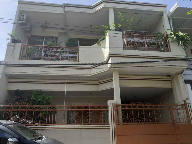 dijual rumah sutorejo