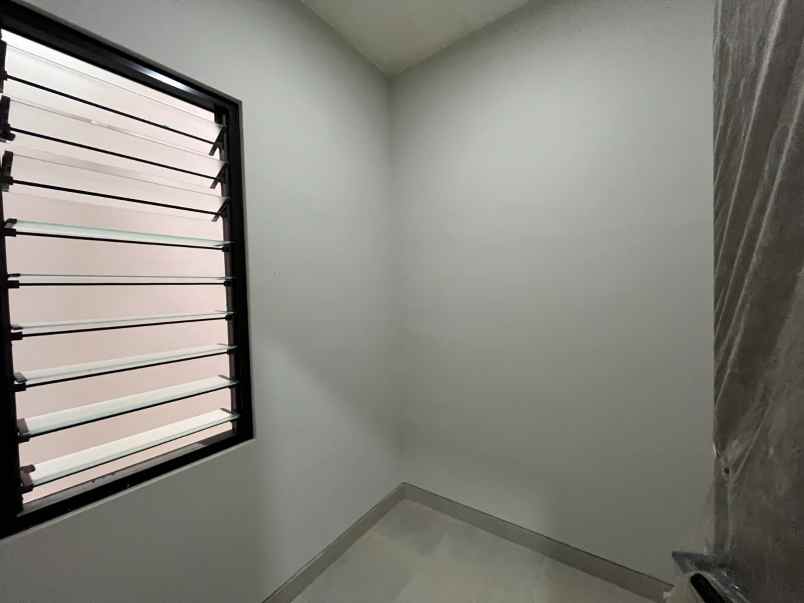 dijual rumah sutorejo