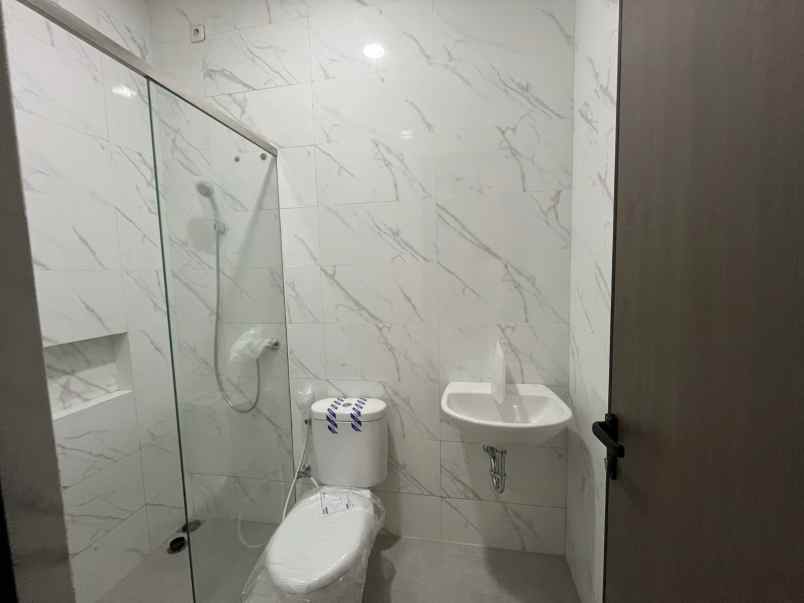 dijual rumah sutorejo