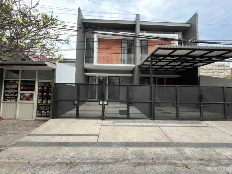 dijual rumah sutorejo
