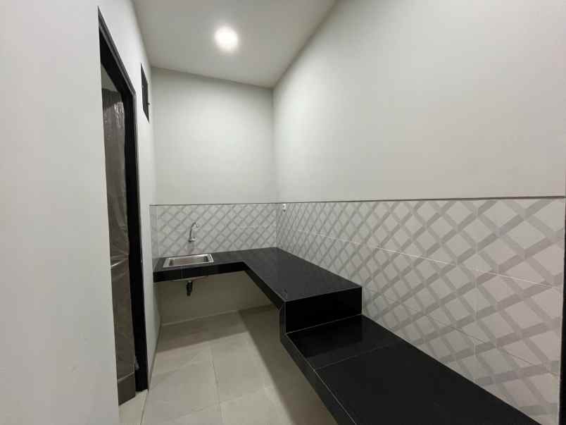 dijual rumah sutorejo