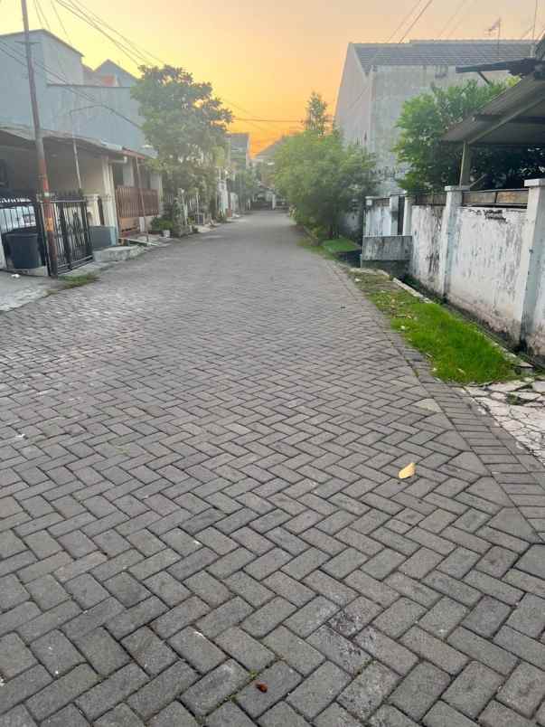 dijual rumah sutorejo selatan