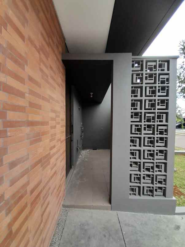 dijual rumah suvarna sutera cluster