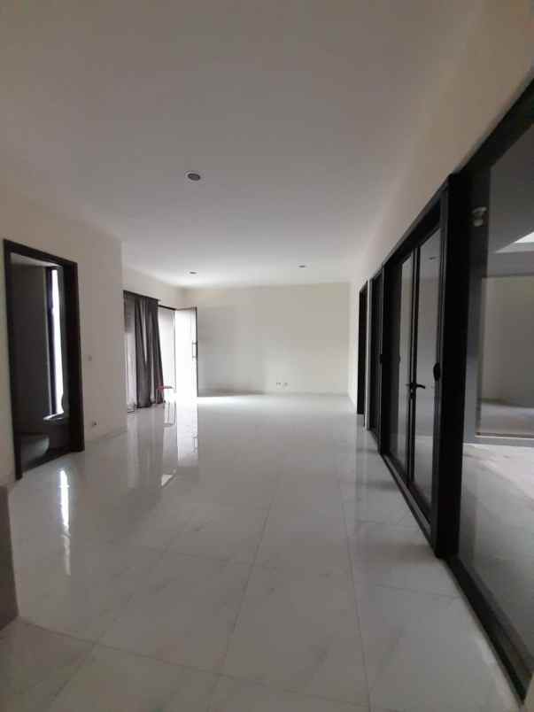 dijual rumah suvarna sutera cluster