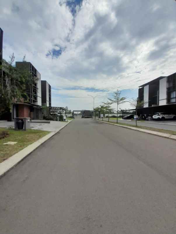 dijual rumah suvarna sutera cluster