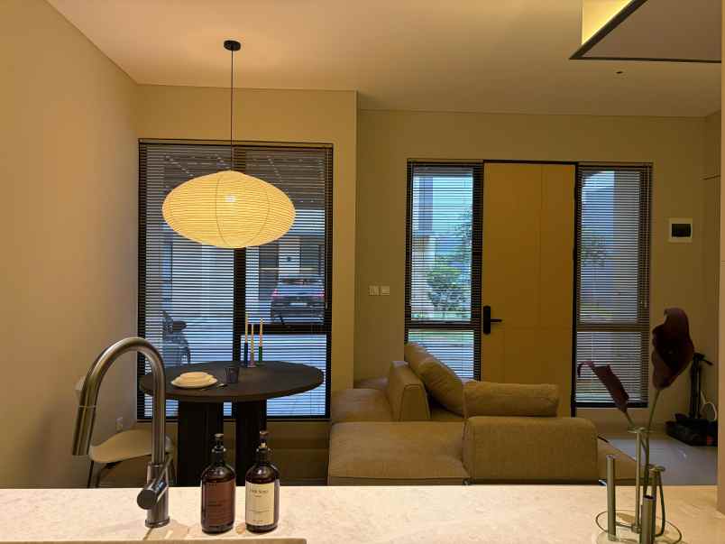 dijual rumah suvarna sutera cluster astha