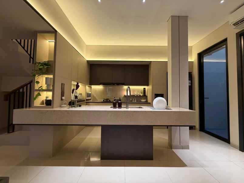 dijual rumah suvarna sutera cluster astha