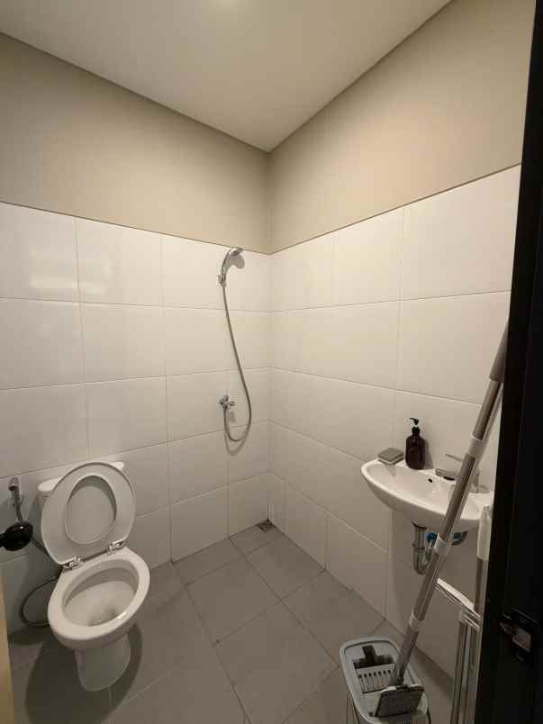 dijual rumah suvarna sutera cluster astha