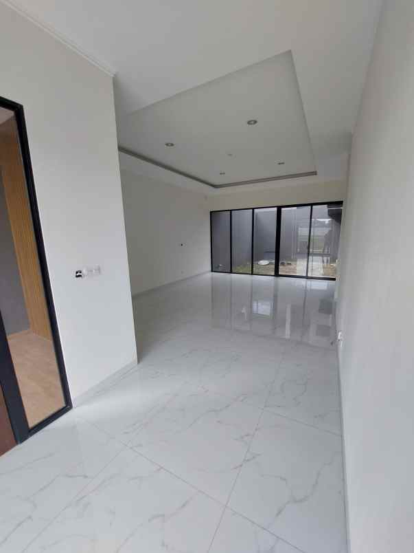 dijual rumah suvarna sutera tangerang