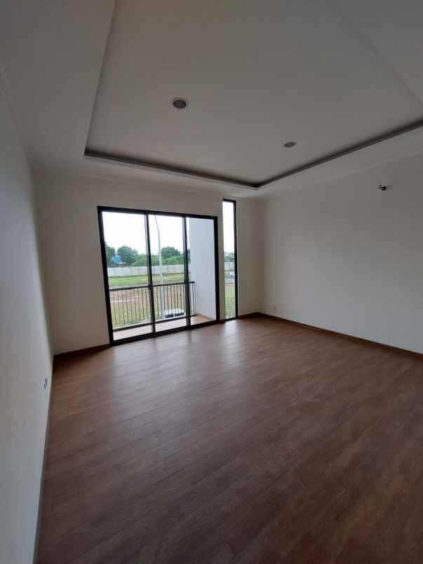 dijual rumah suvarna sutera tangerang