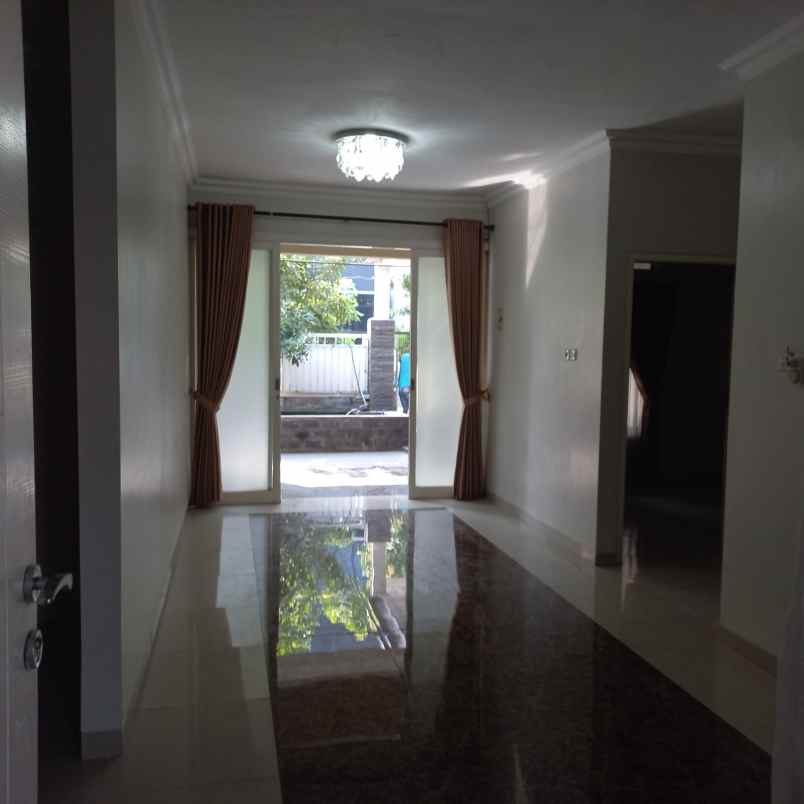 dijual rumah taman aloha