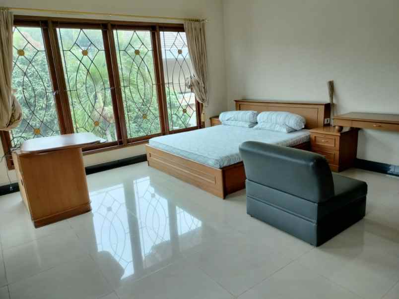 dijual rumah taman palem lestari