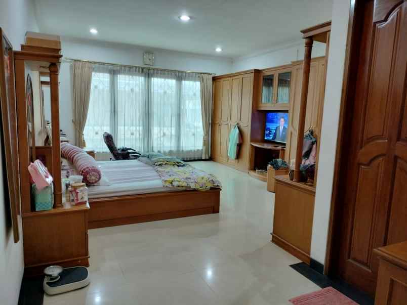 dijual rumah taman palem lestari
