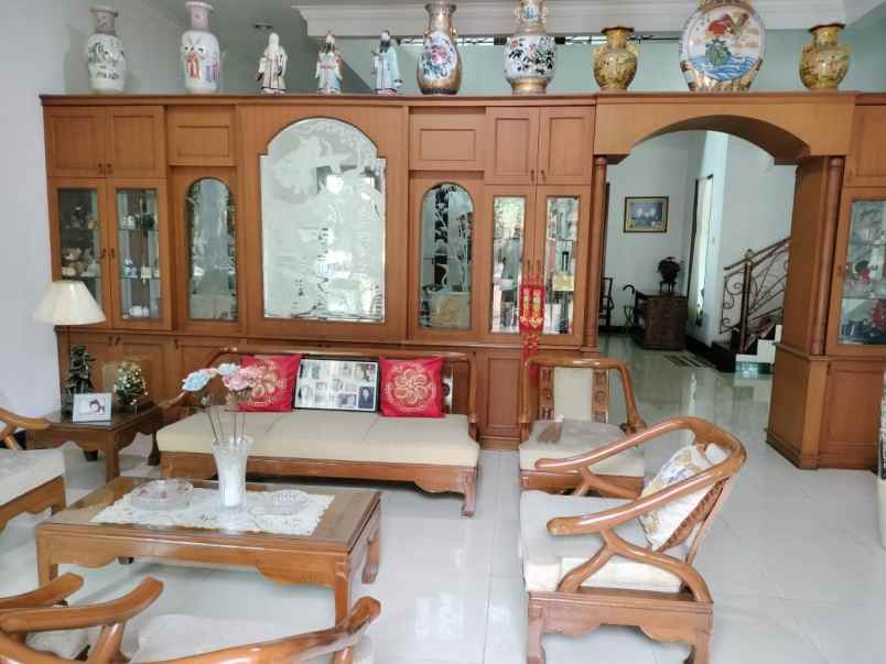 dijual rumah taman palem lestari