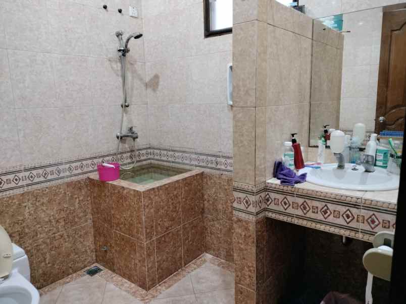 dijual rumah taman palem lestari