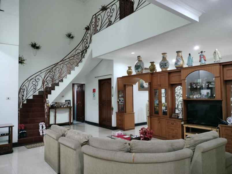 dijual rumah taman palem lestari