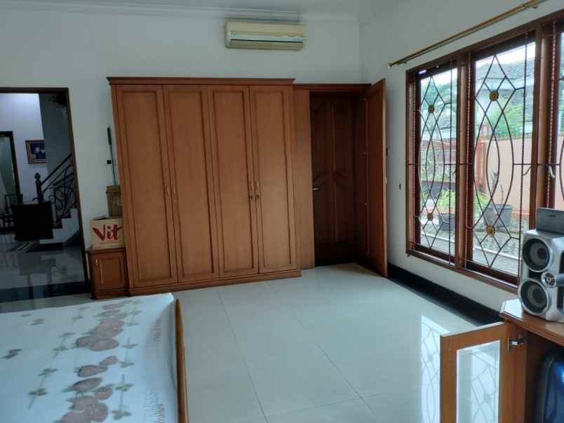dijual rumah taman palem lestari