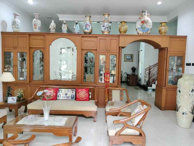 dijual rumah taman palem lestari