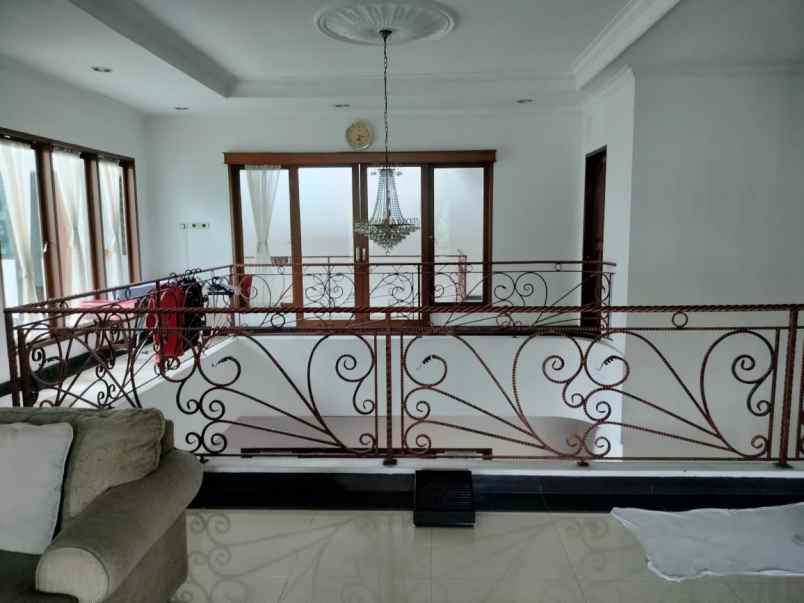 dijual rumah taman palem lestari