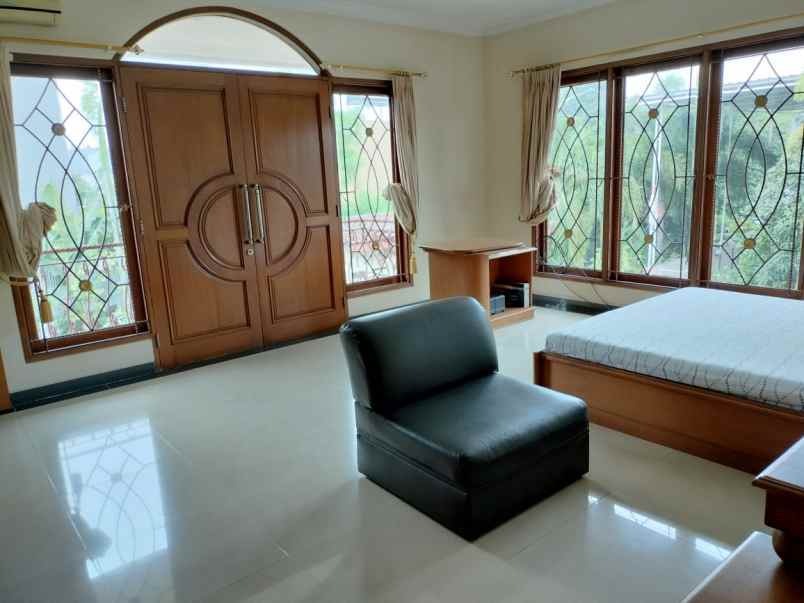 dijual rumah taman palem lestari