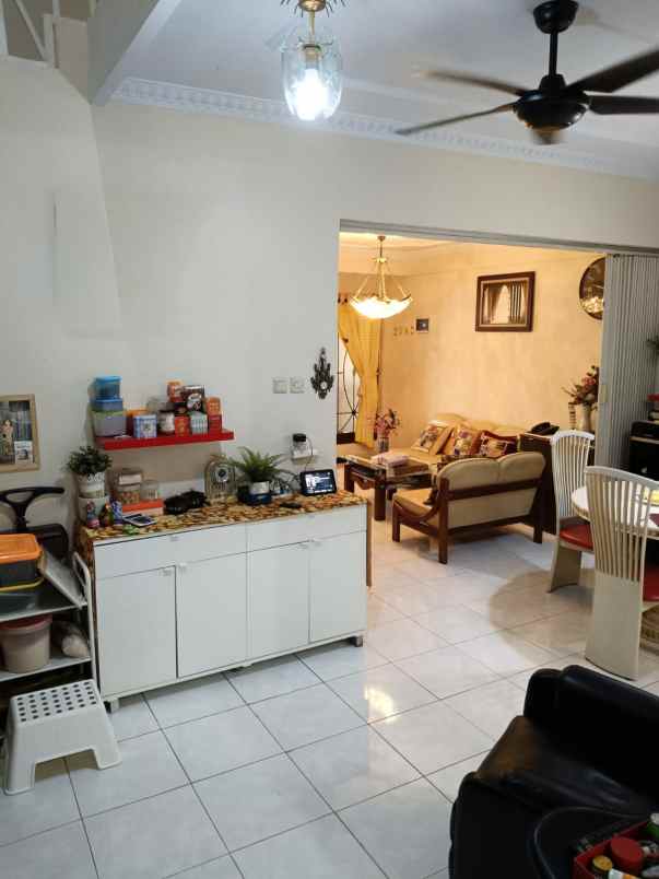 dijual rumah taman pegansaan indah