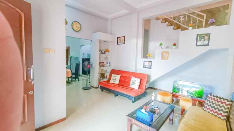 dijual rumah taman pondok indah