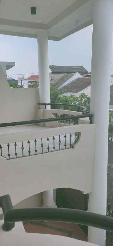 dijual rumah taman pondok indah