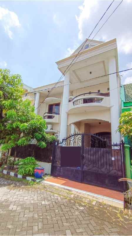 dijual rumah taman pondok indah