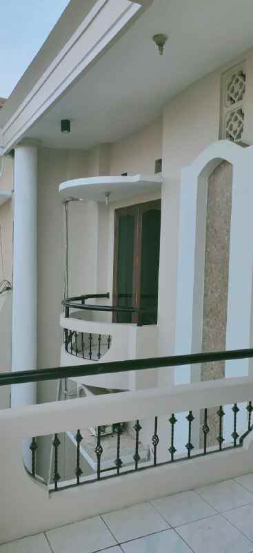 dijual rumah taman pondok indah