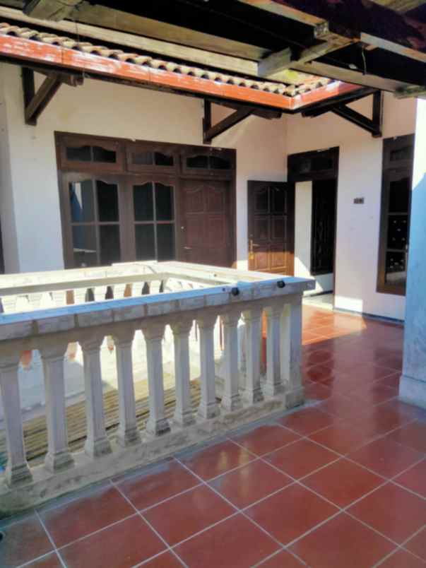 dijual rumah tenggilis