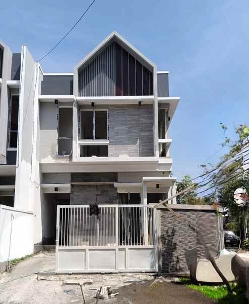 dijual rumah tenggilis tengah