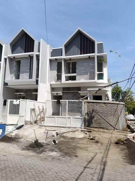 dijual rumah tenggilis tengah