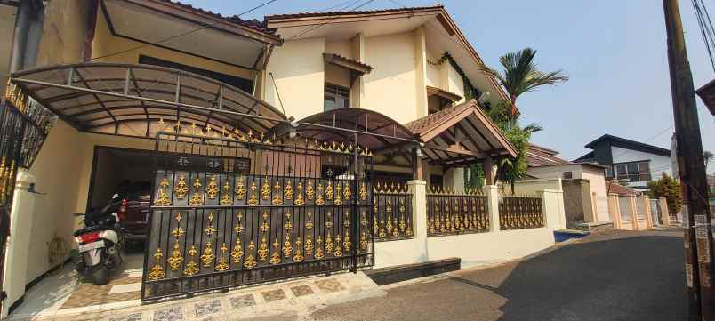 dijual rumah terawat di margahayu raya