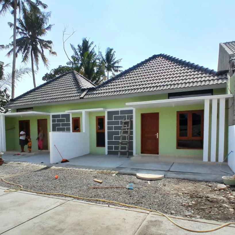 dijual rumah utara lpmp selomartani