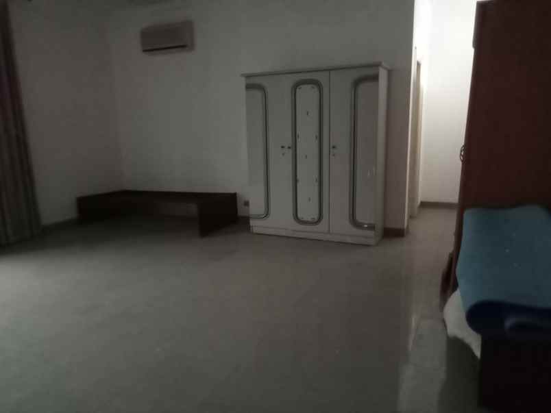 dijual rumah villa gading