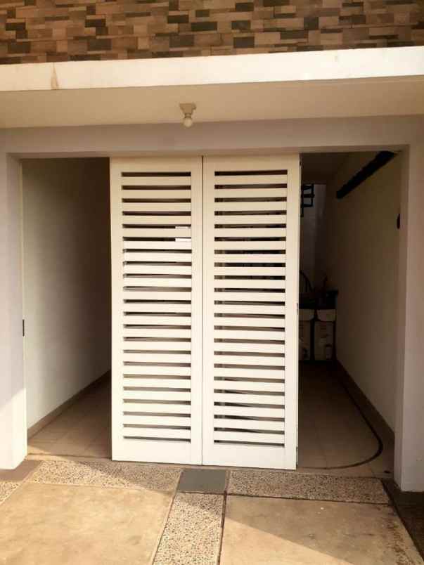 dijual rumah wanakerta