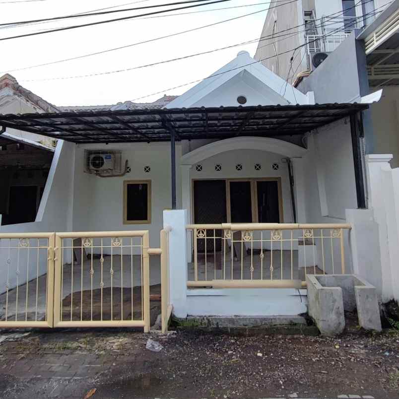 dijual rumah wiguna selatan