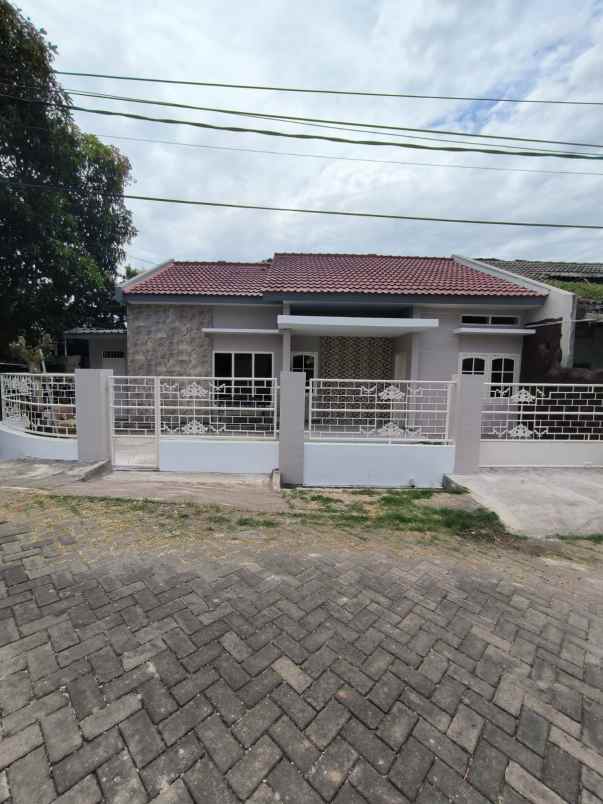 dijual rumah wisma penjaringan sari