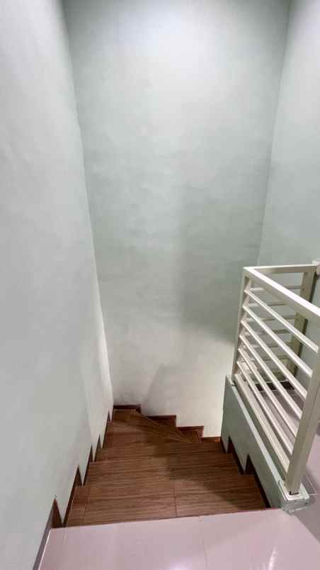 dijual rumah wisma tirto agung